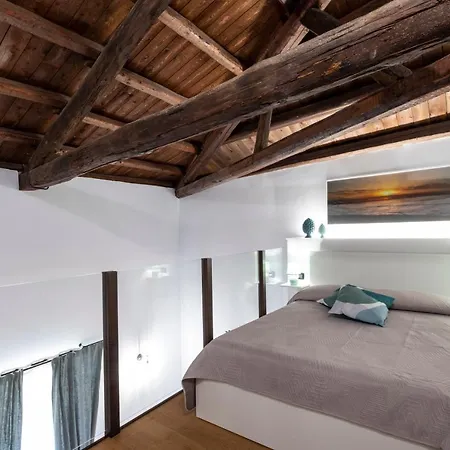 Pothos House Apartment