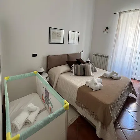 Pothos House Apartment